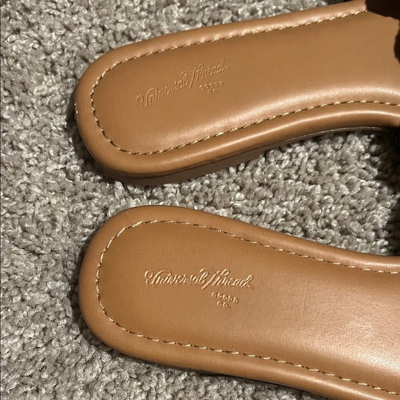 Universal Thread Black and Tan Sandals - Picture 3 of 4